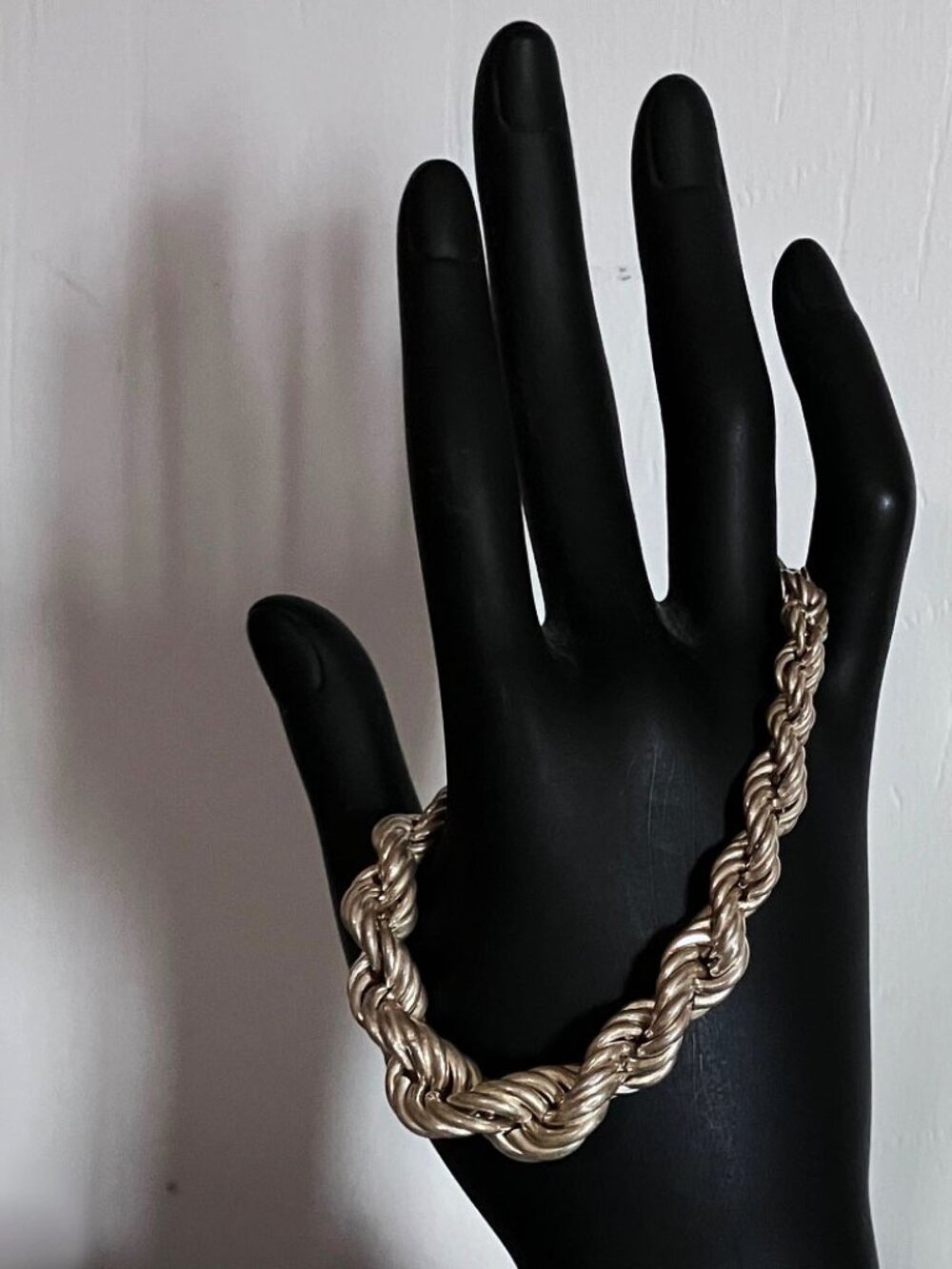 Sterling silver rope-like twisted and graduated bracelet. Vintage jewelry.